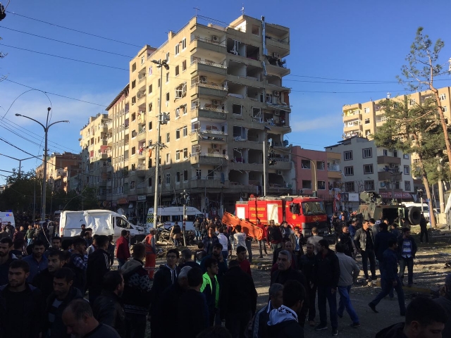 Diyarbakır'daki bombalı saldırıyı sabah PKK,akşam DAEŞ üstlendi