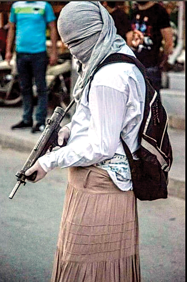 Hainlere çok yakıştı, 58 terörist etekle yakalandı! Hainlere çok yakıştı, 58 terörist etekle yakalandı!