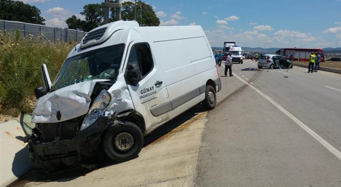 3 kişilik aile trafik kazasında yok oldu
