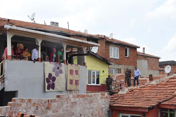 Edirne'de polis alarma geçti! Özel harekat çatılarda aradı....