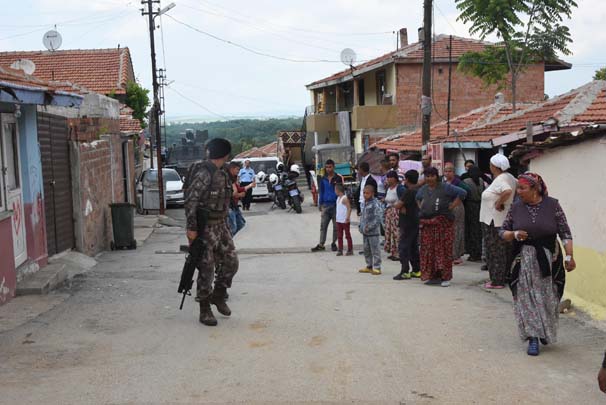 Edirne'de polis alarma geçti! Özel harekat çatılarda aradı....