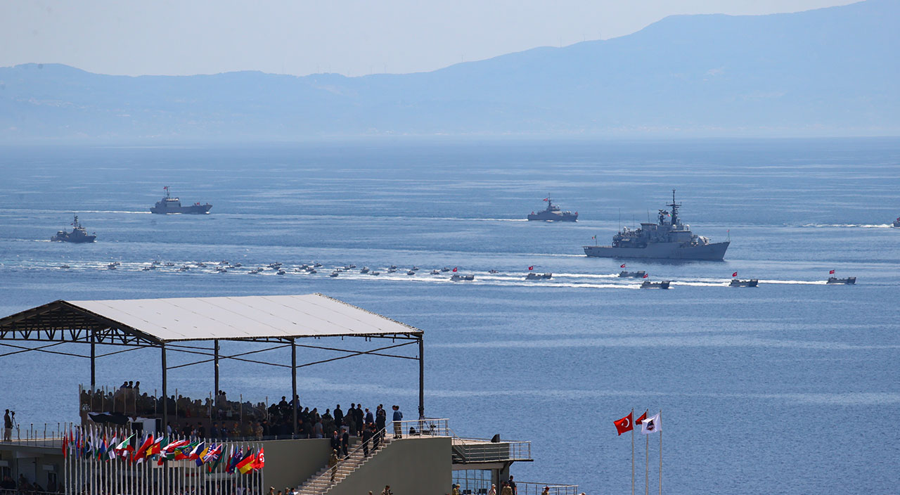 Bakan Akar'dan Yunanistan'a net mesaj: Türkiye sizin boyunuzu aşar