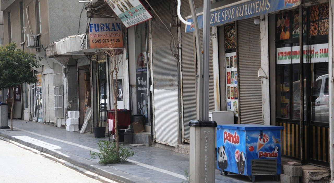 Sıcaklık 50 dereceyi gördü! Vatandaş evlere kapandı, esnaf kepenk indirdi Sıcaklık 50 dereceyi gördü! Vatandaş evlere kapandı, esnaf kepenk indirdi