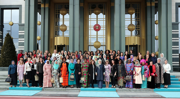 Emine Erdoğan: Kadınların, çocukların dertleri için kendimizi sorumlu hissediyoruz