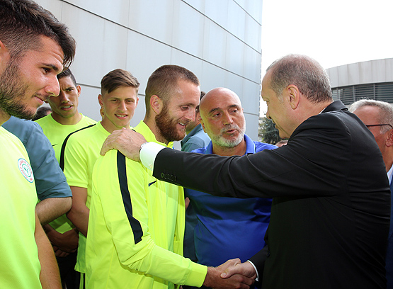 Cumhurbaşkanı Erdoğan'dan Çaykur Rizespor'a ziyaret