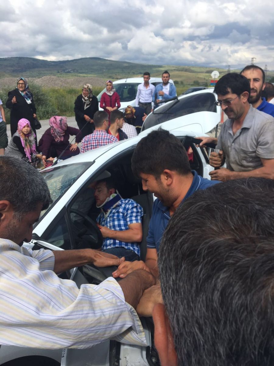 Erzincan'da korkunç kaza: 1 ölü 9 yaralı