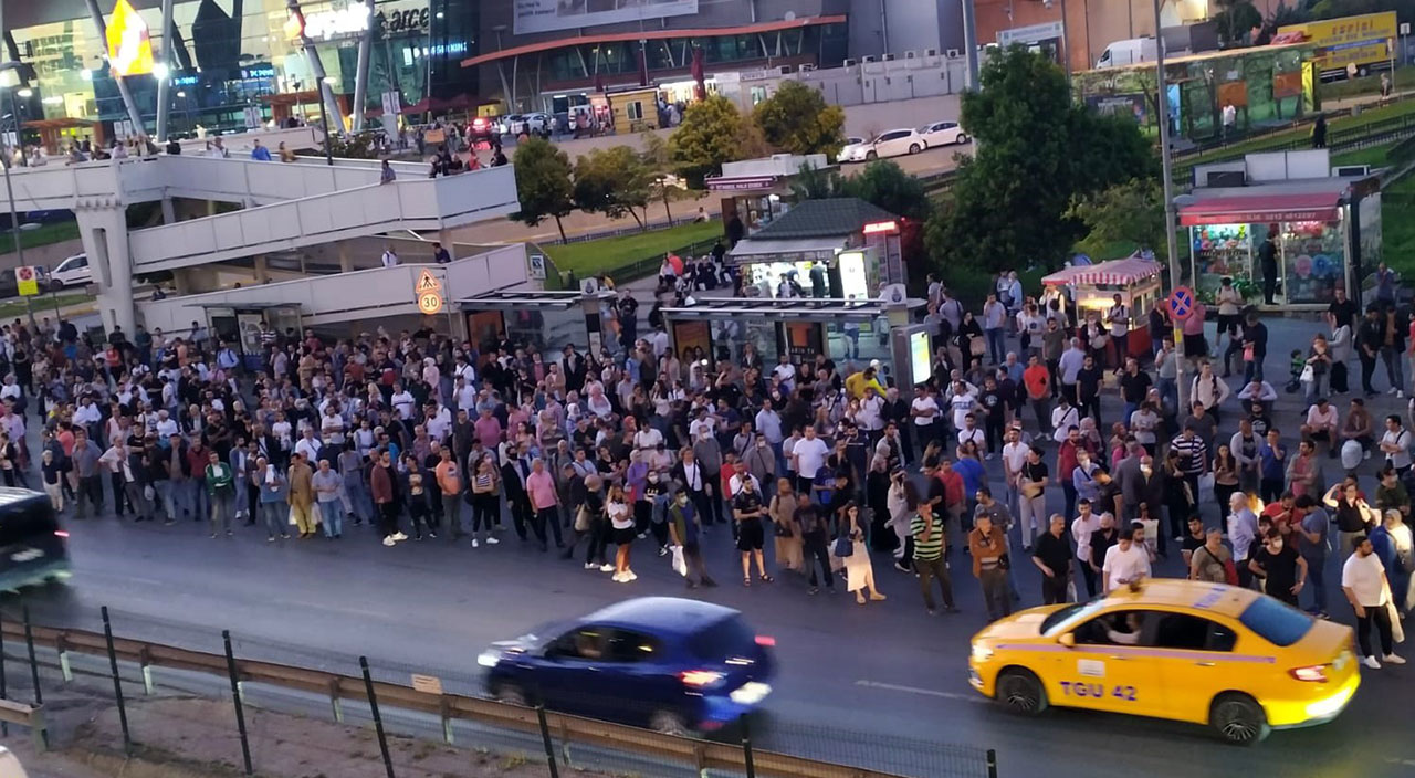 İBB Başkanı İmamoğlu, metrobüs kazası nedeniyle yaşanan aksamalar için özür diledi