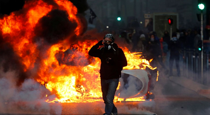 Macron, Sarı Yeleklilerden özür dileyecek