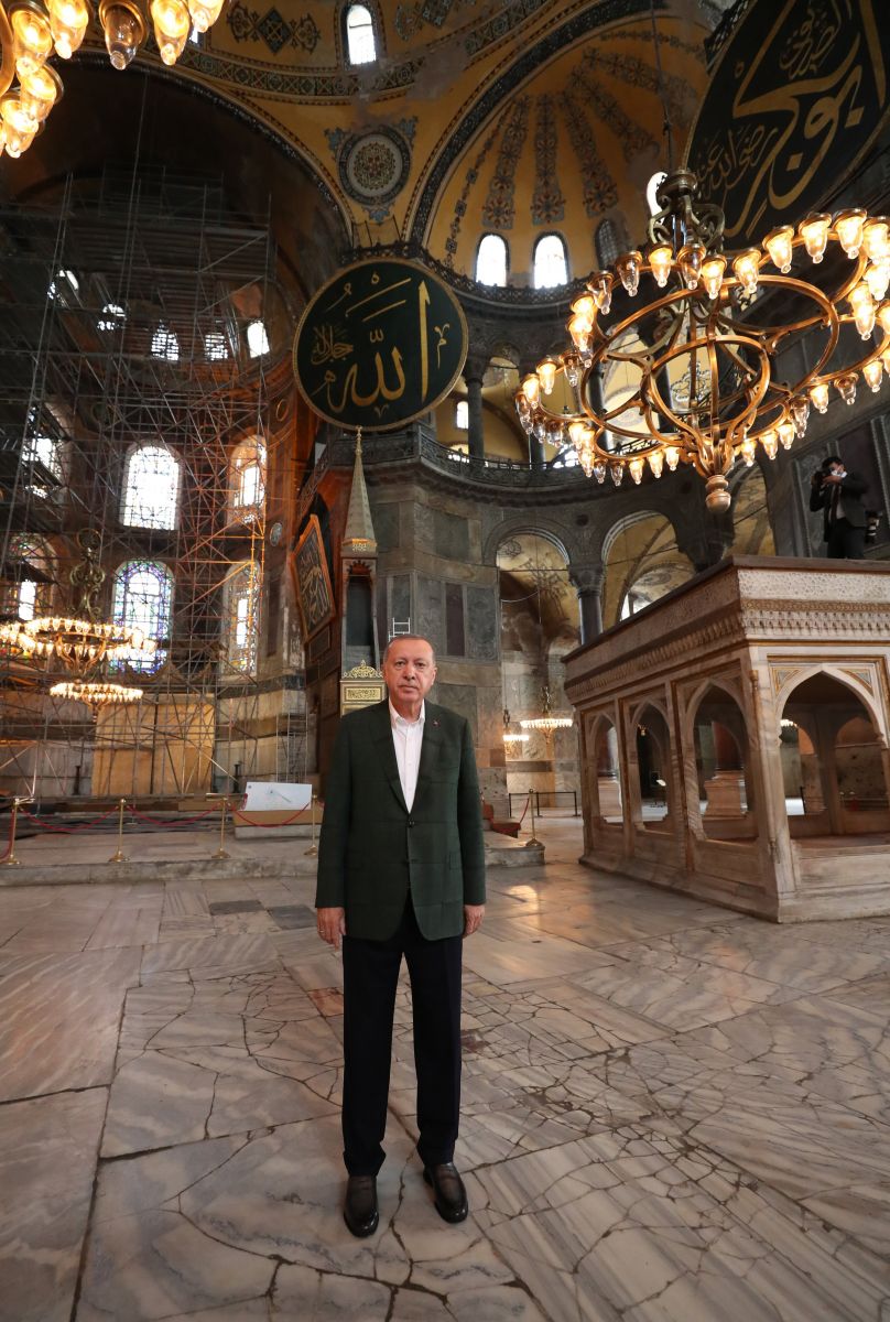 Cumhurbaşkanı Erdoğan Ayasofya Camisi'nde incelemelerde bulundu