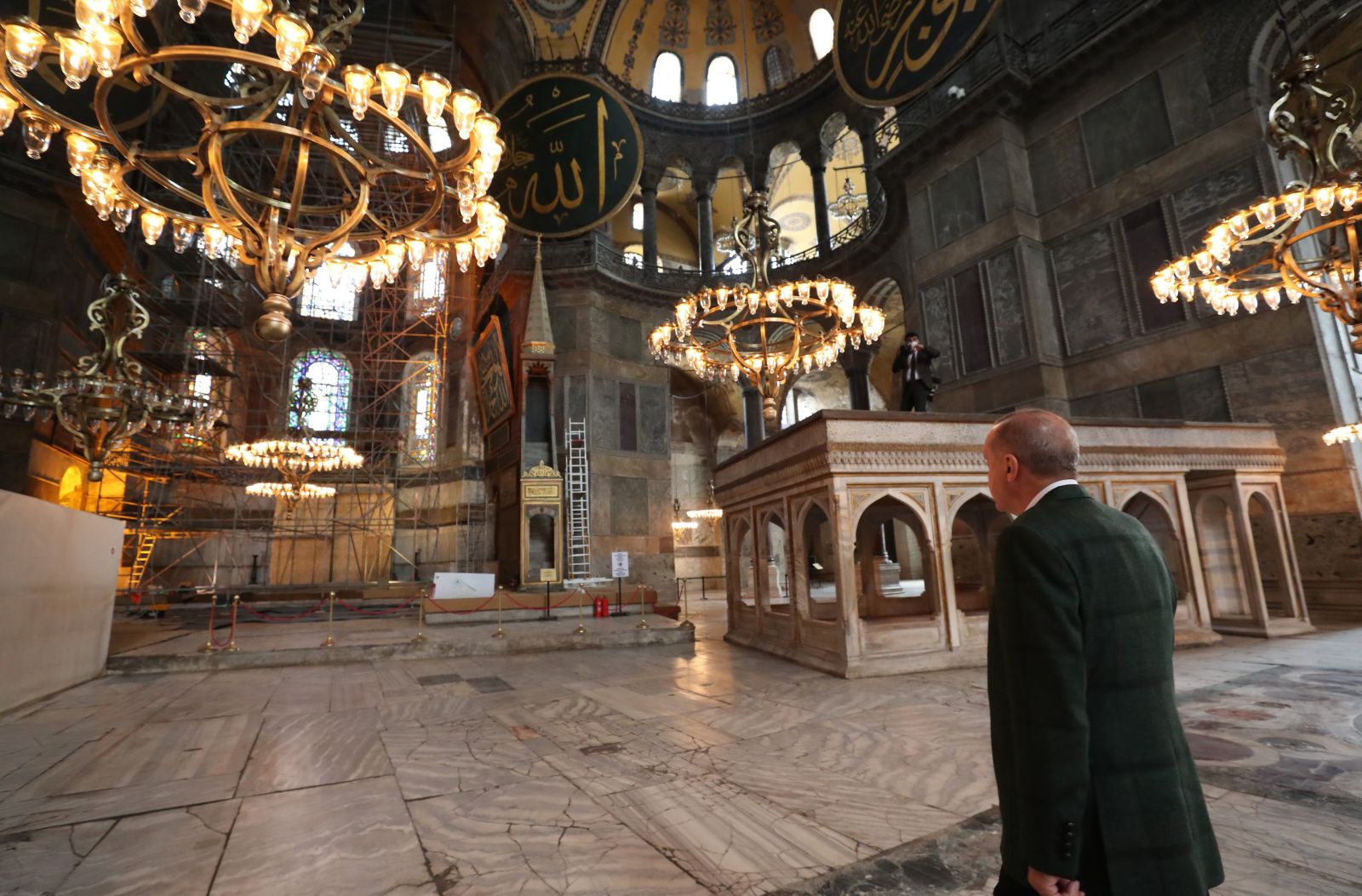 Cumhurbaşkanı Erdoğan Ayasofya Camisi'nde incelemelerde bulundu