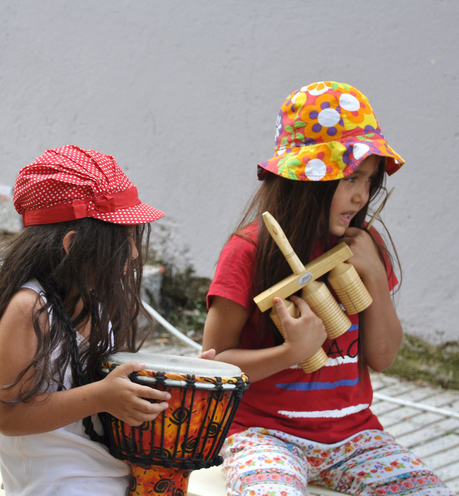 Çocuklar tarlada çalışmak yerine stop motion film çekiyor