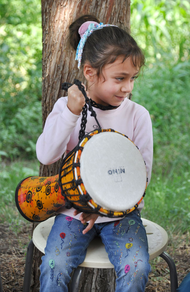 Çocuklar tarlada çalışmak yerine stop motion film çekiyor