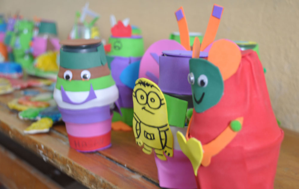 Çocuklar tarlada çalışmak yerine stop motion film çekiyor