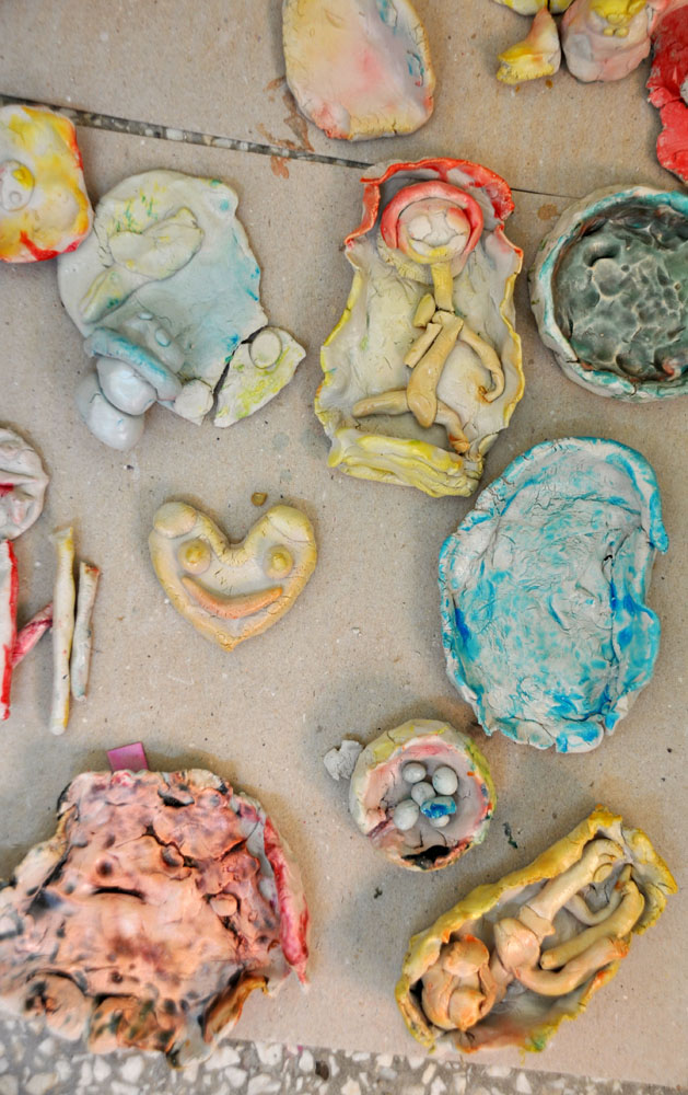 Çocuklar tarlada çalışmak yerine stop motion film çekiyor