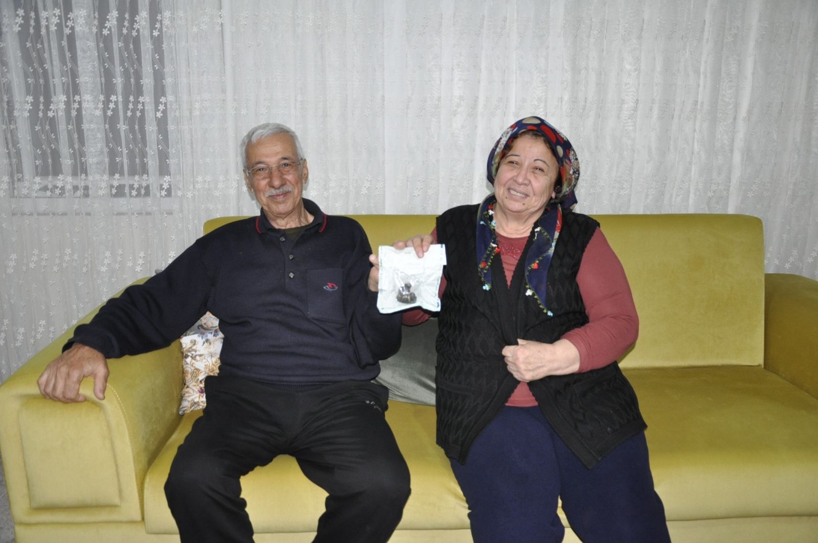 Görenler şaşkına dönüyor! Kaya parçası değil böbrek taşı