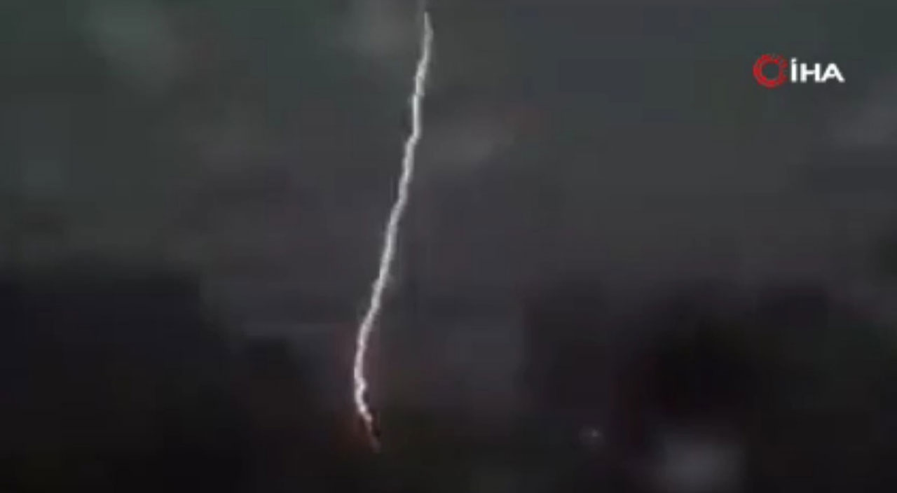 Beyaz Saray'ın yanına yıldırım düştü! Yaralılar var