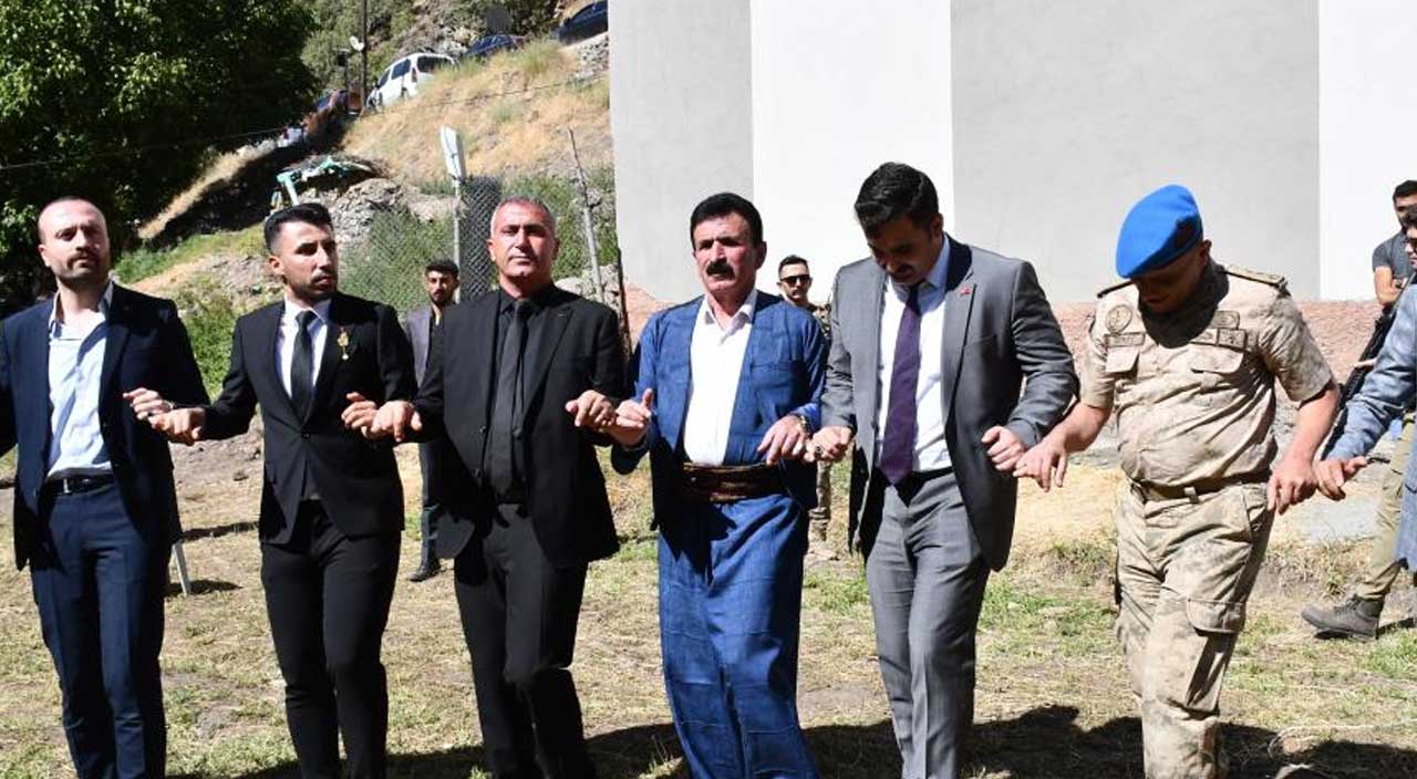 5 bin kişinin katıldığı düğüne rekor masraf! Takılan takılar ise dudak uçuklattı