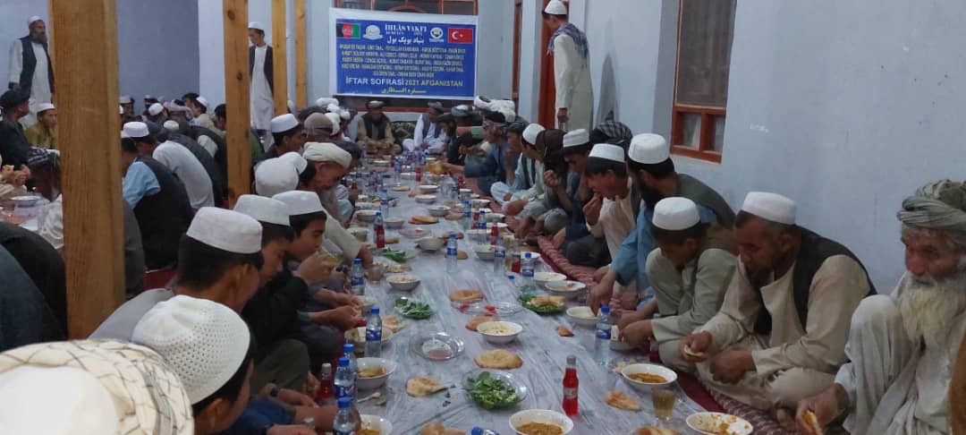 İhlas Vakfı hayırseverlerin bağışlarını ihtiyaç sahiplerine ulaştırıyor İhlas Vakfı hayırseverlerin bağışlarını ihtiyaç sahiplerine ulaştırıyor