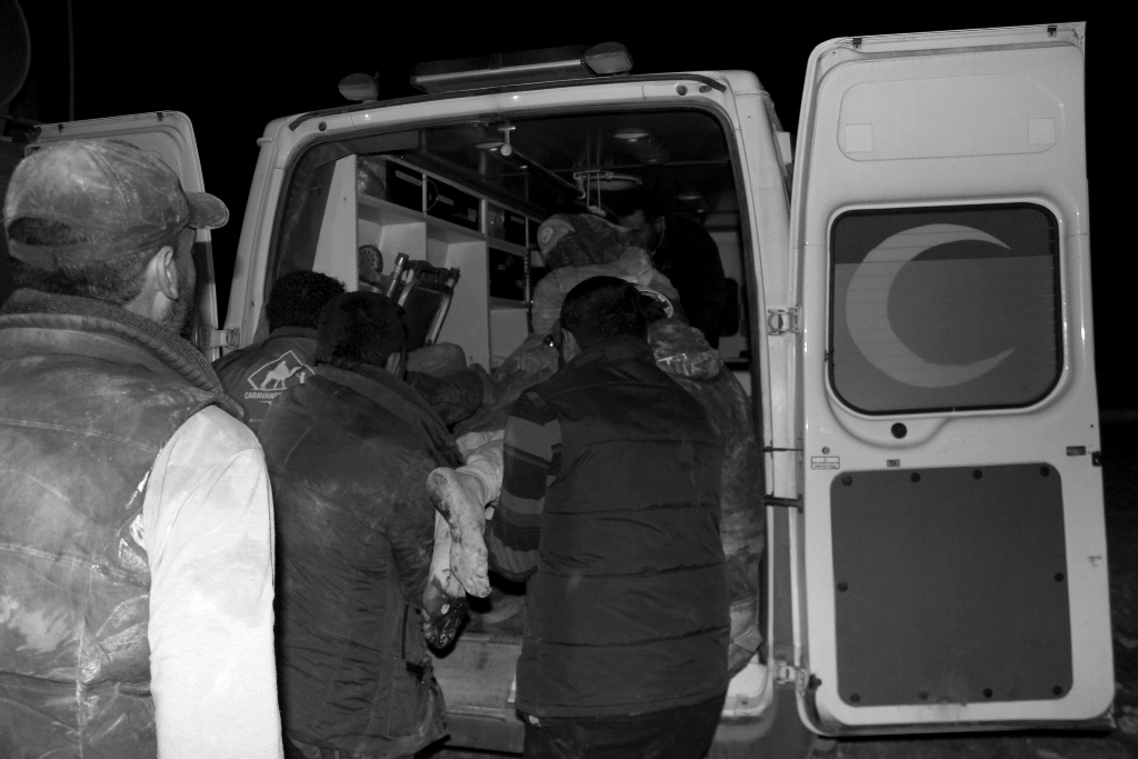 ABD Halep'te cami bombaladı: 58 ölü