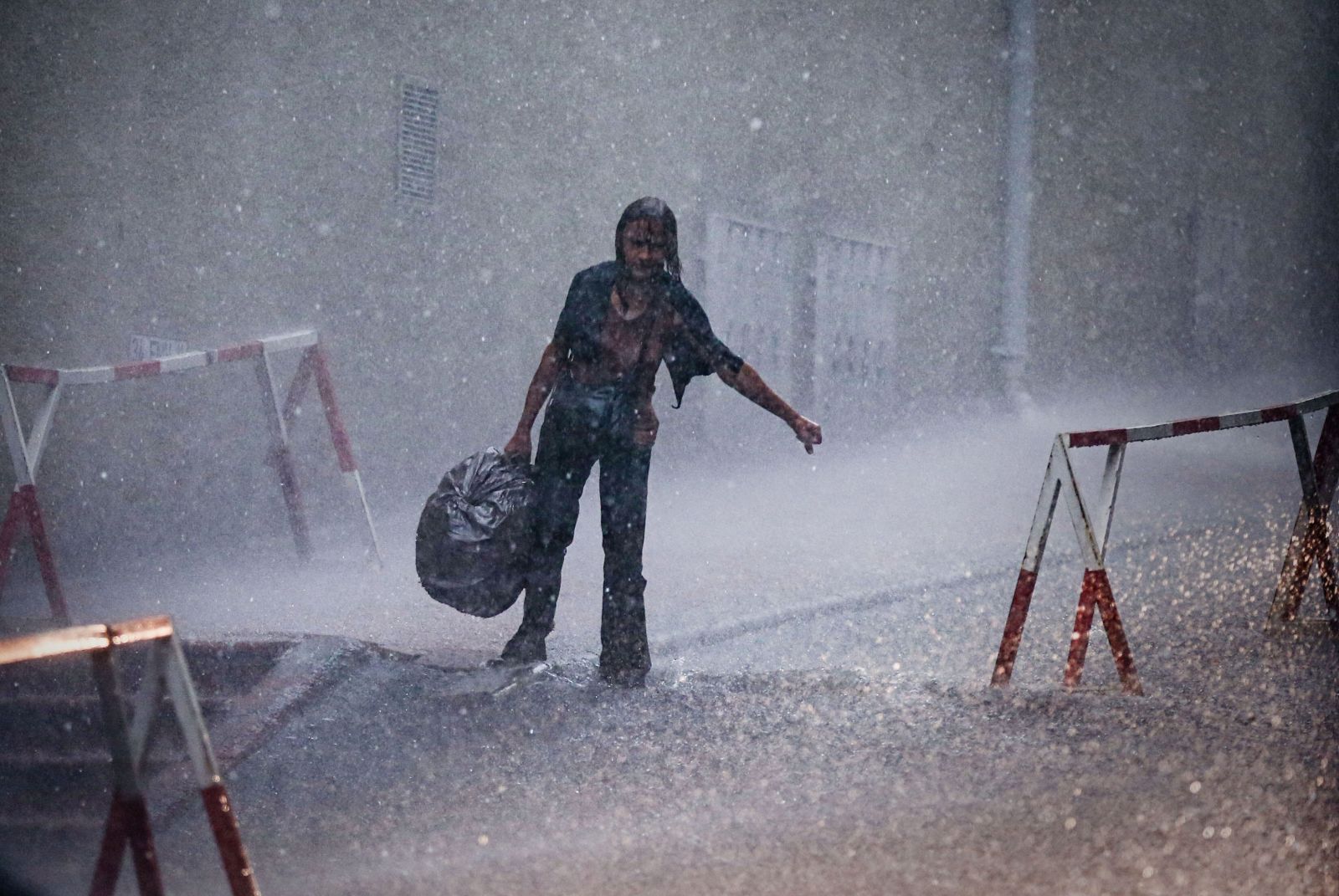 Şiddetli yağış hayatı olumsuz etkiledi (Bayramda hava nasıl olacak?)