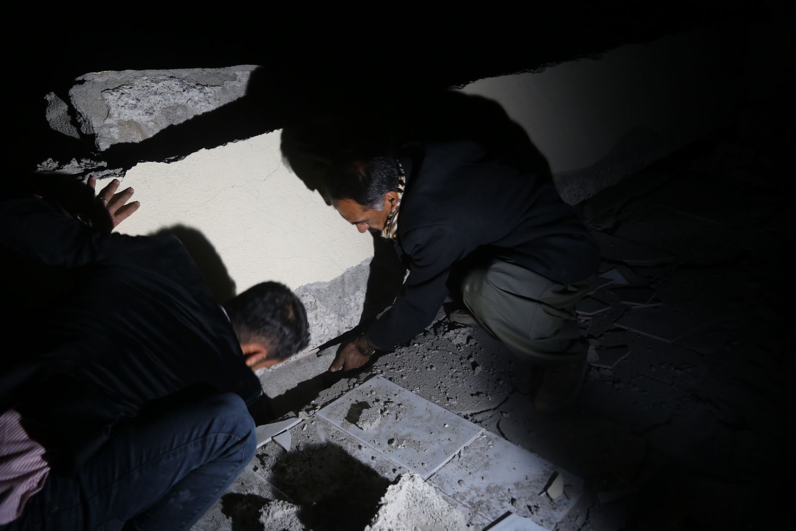 Irak-İran sınırında 7,3'lük deprem: Yüzlerce ölü var