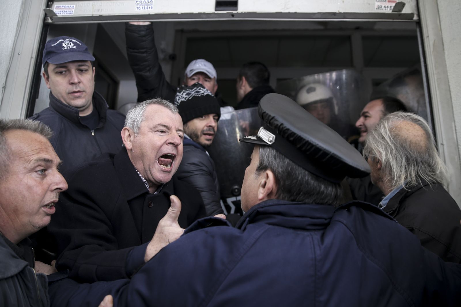 Yunanistan'da sağlık çalışanları ve polis arasında arbede