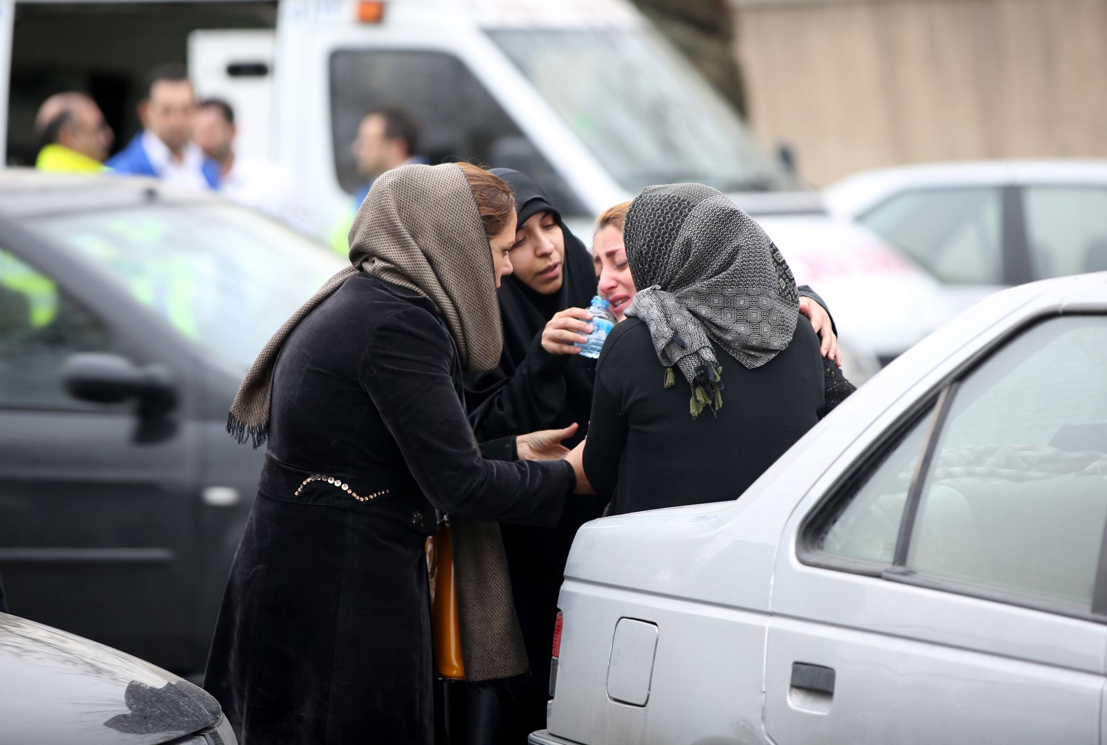 İran'da uçak düştü: 66 ölü