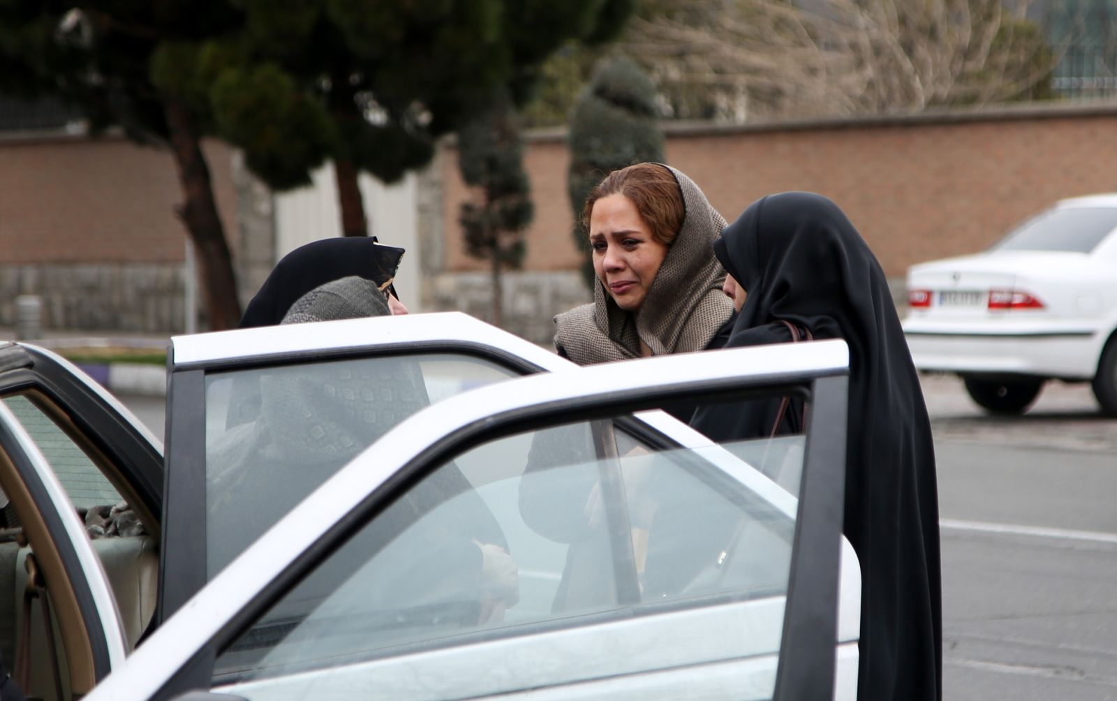 İran'da uçak düştü: 66 ölü