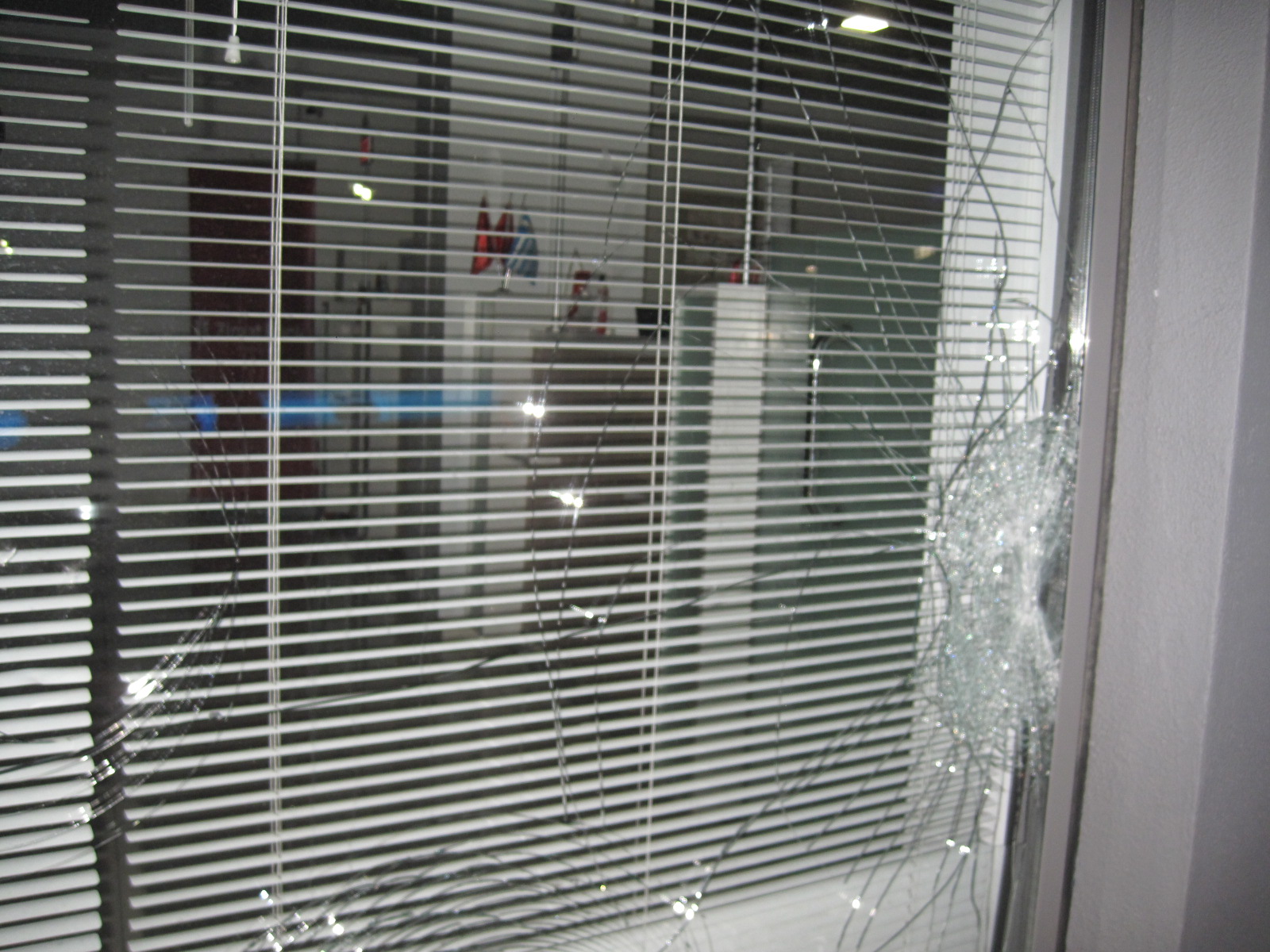 Yunanistan'da Ziraat Bankası şubesine hain saldırı