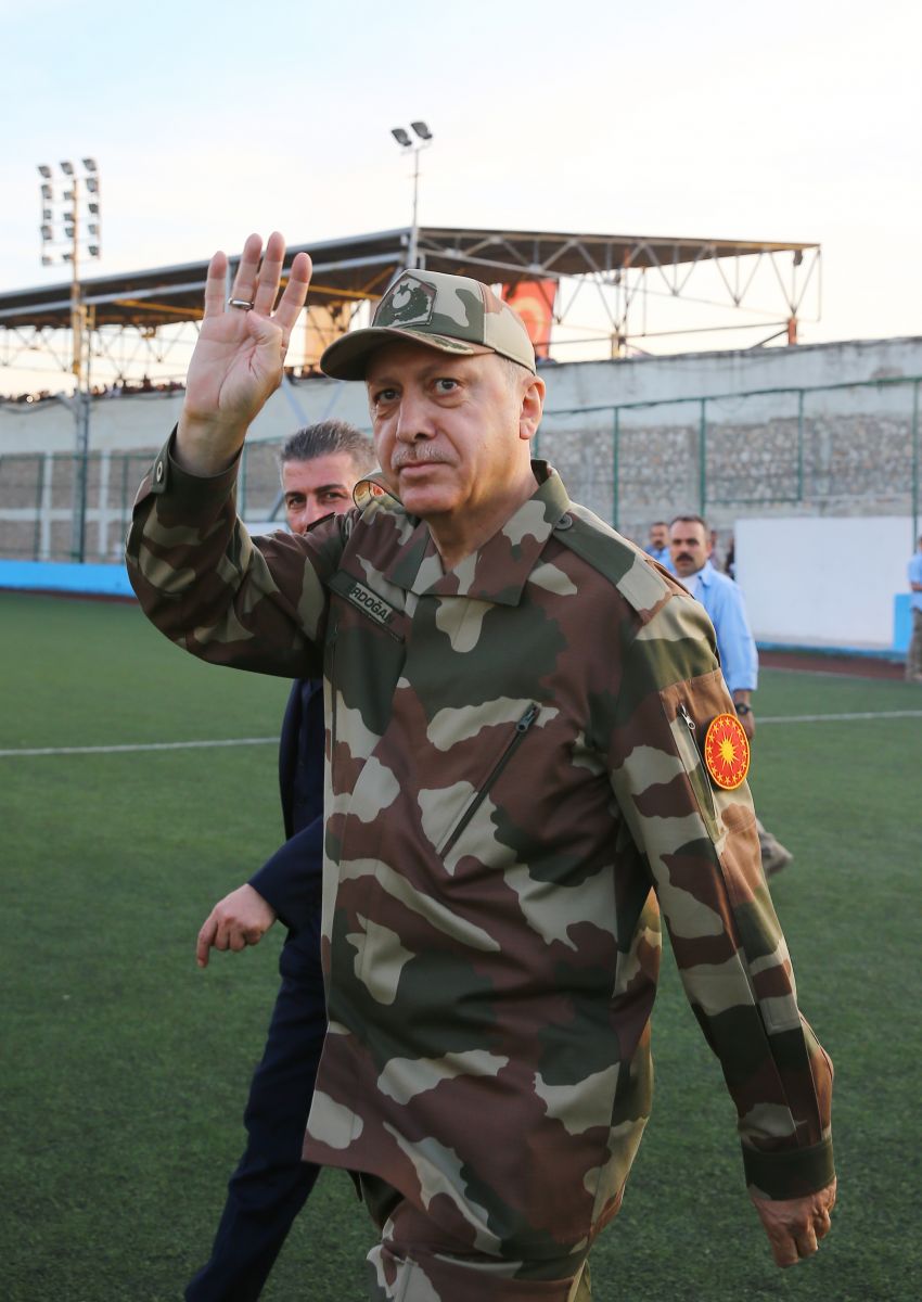 Cumhurbaşkanı Erdoğan, askerî kamuflajla sınır karakolunu ziyaret etti