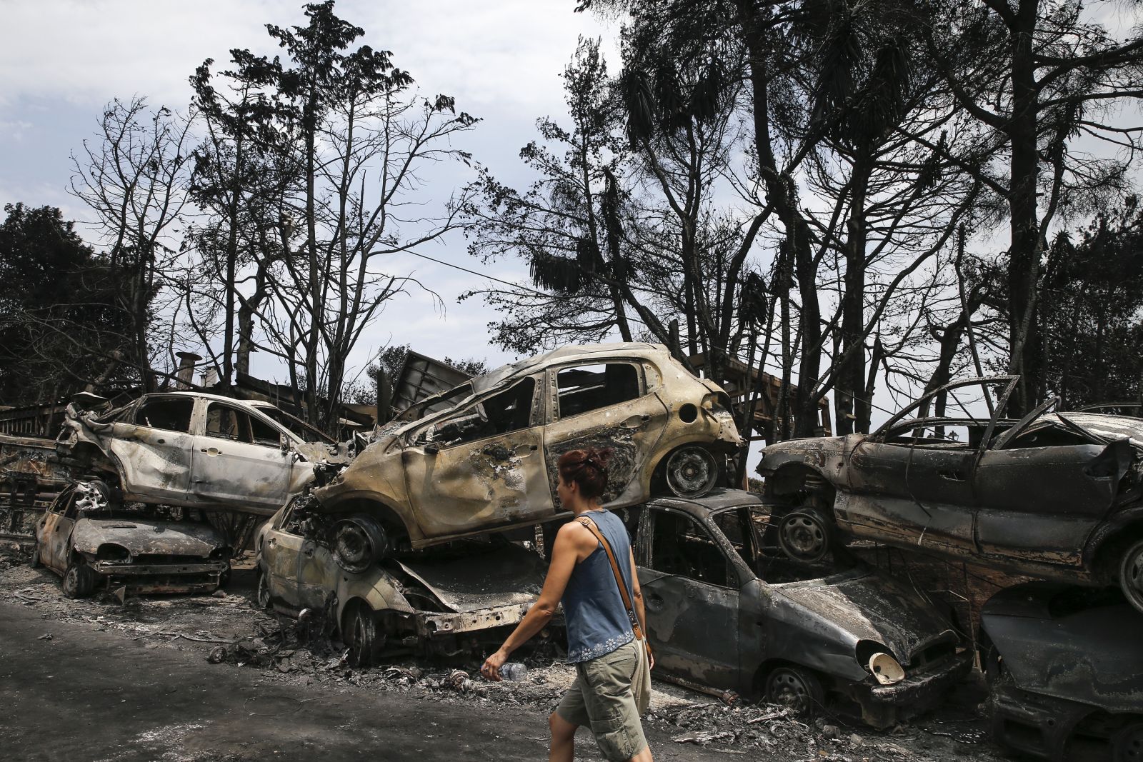 Yunanistan'daki yangın faciasından kurtulanlar yaşadıklarını anlattı