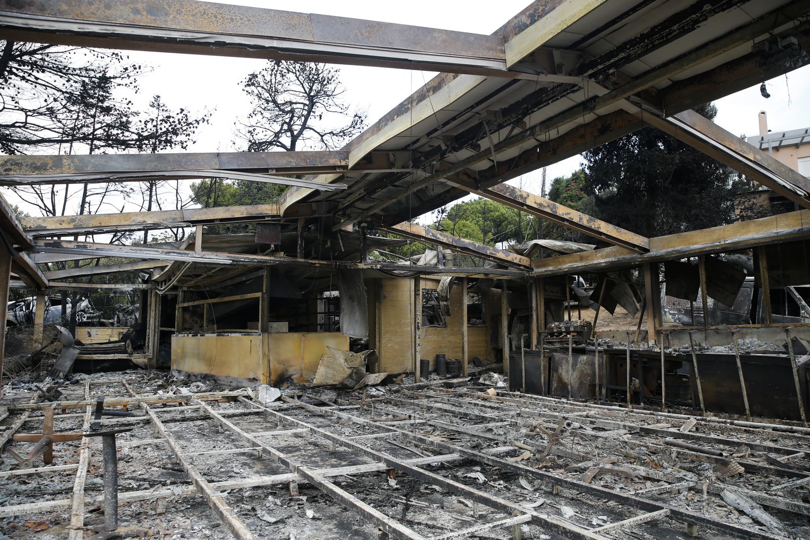 Yunanistan'daki yangın faciasından kurtulanlar yaşadıklarını anlattı