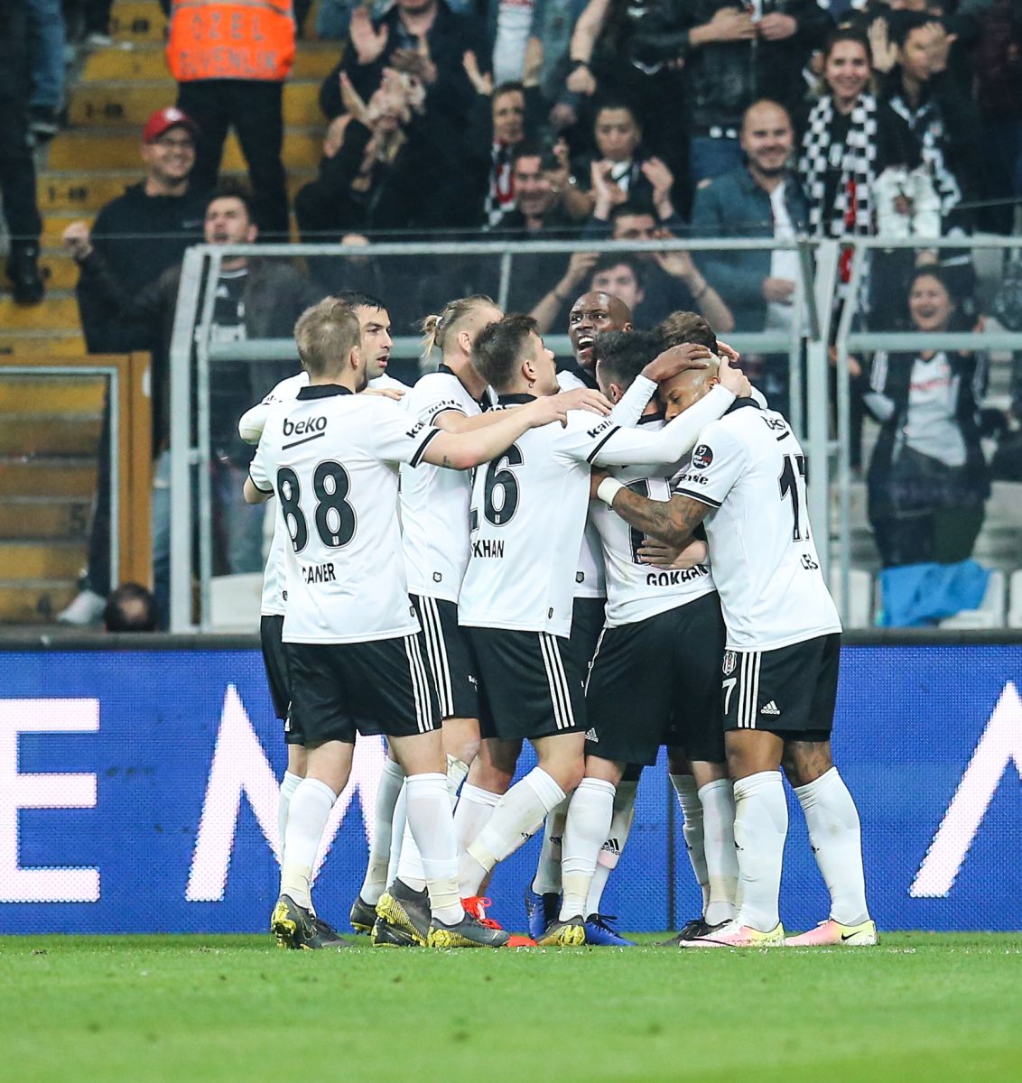 Beşiktaş, Medipol Başakşehir'i devirdi! (Beşiktaş 2-1 Medipol Başakşehir)