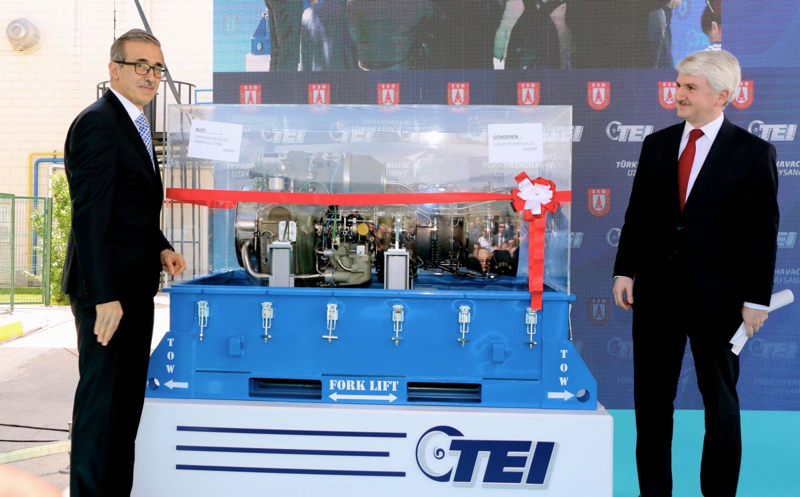 'Yerli Kara Şahin' helikopterinin motoru teslim edildi 'Yerli Kara Şahin' helikopterinin motoru teslim edildi