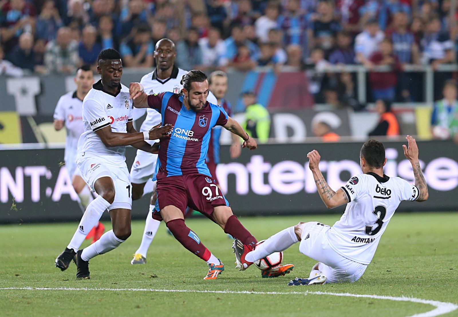 Trabzonspor, Beşiktaş'ı 2 golle geçti (Trabzonspor 2-1 Beşiktaş)