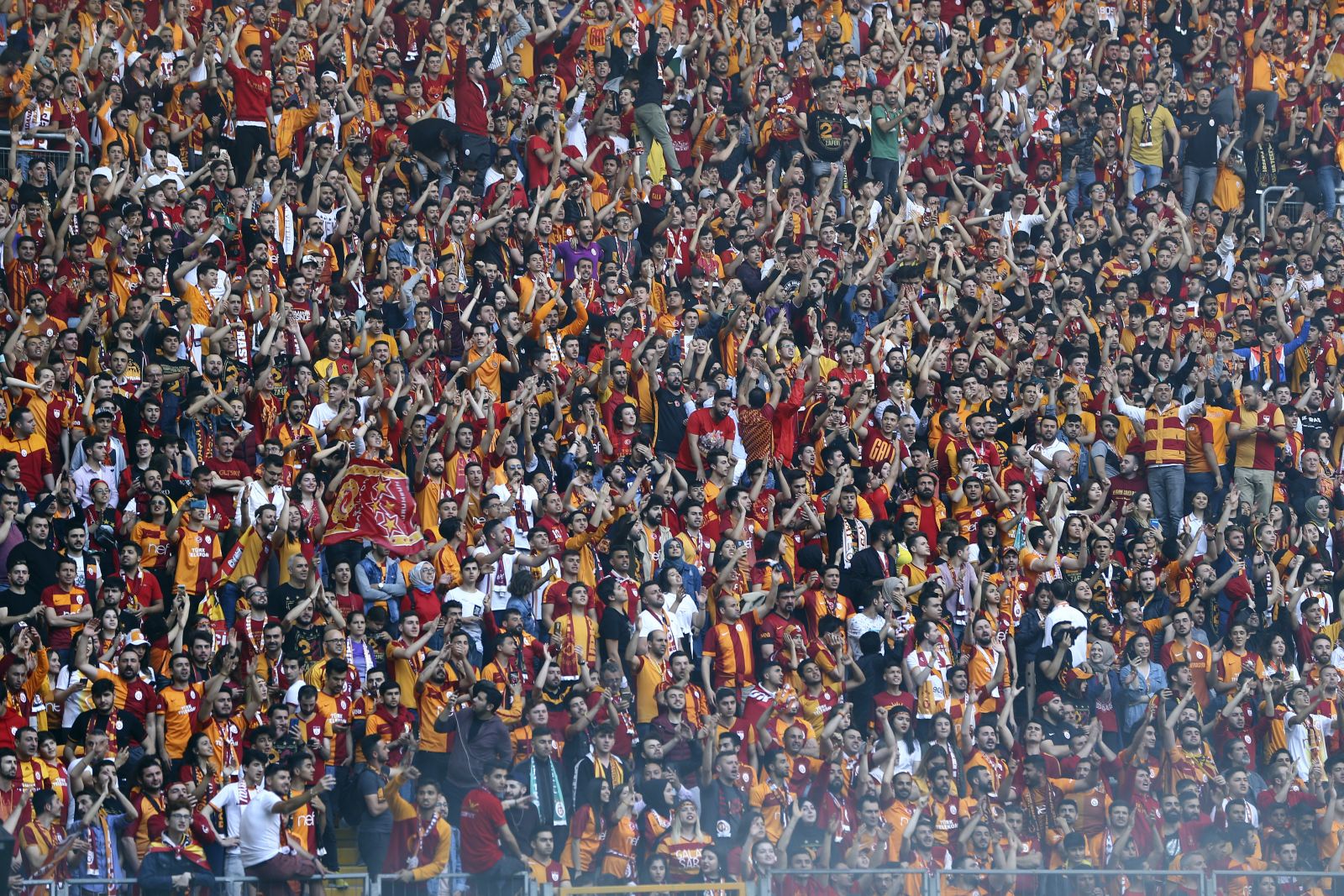 Galatasaray 22. şampiyonluk kupasını aldı!