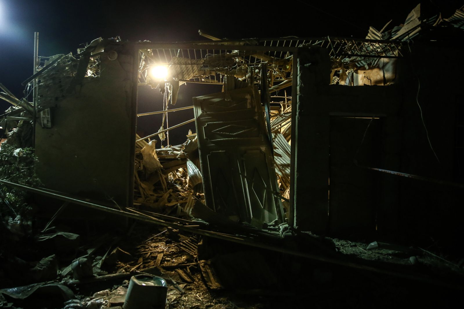 Uykudayken füzeyle vurulan Gence sakinleri: Ermenistan sivillerden intikam alıyor Uykudayken füzeyle vurulan Gence sakinleri: Ermenistan sivillerden intikam alıyor