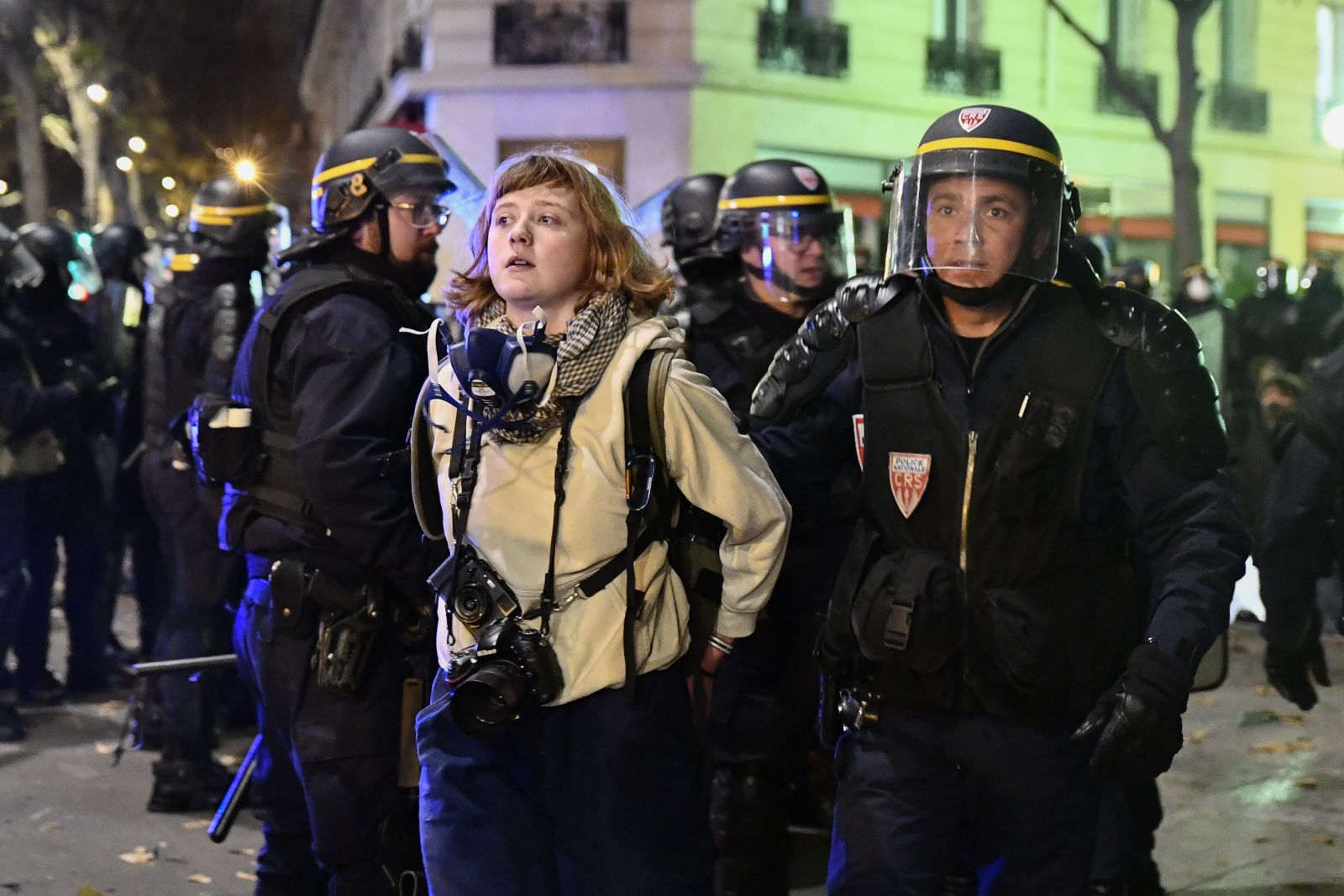 Fransa ve Almanya'da demokrasiye ters kelepçe