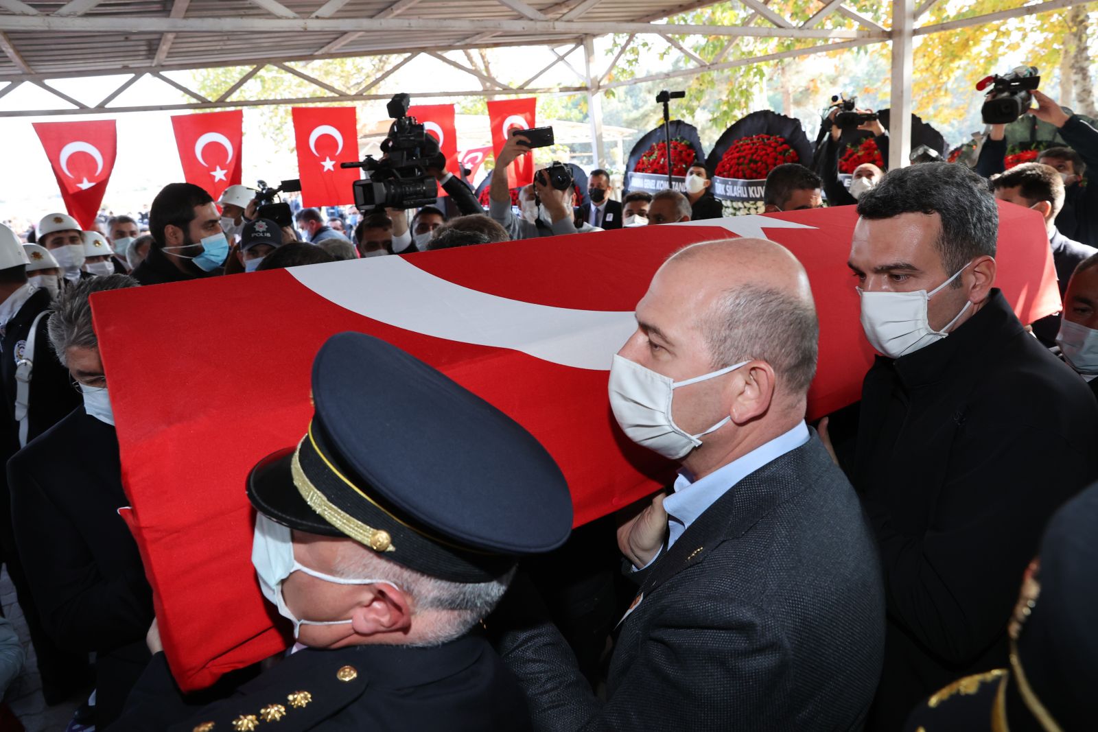Kahramanmaraş'ta şehit olan polis memuru son yolculuğuna uğurlandı