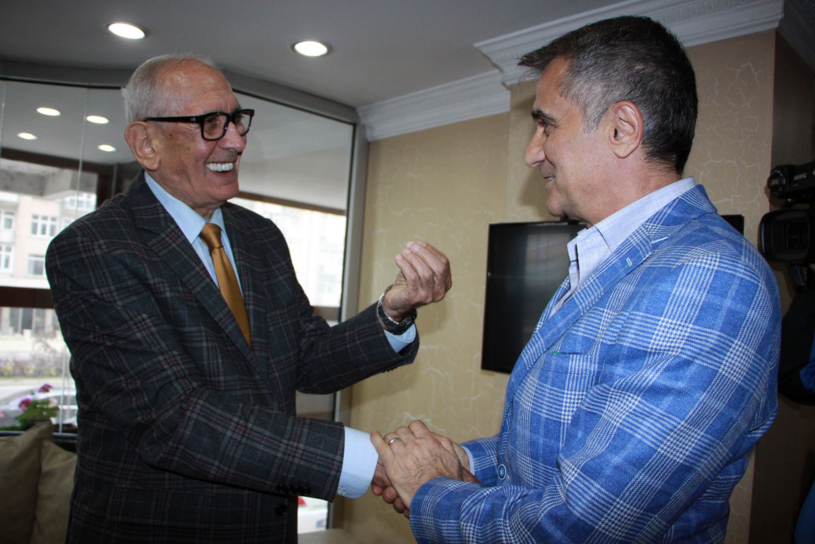 Eski Trabzonspor Başkanı Özkan Sümer hayatını kaybetti