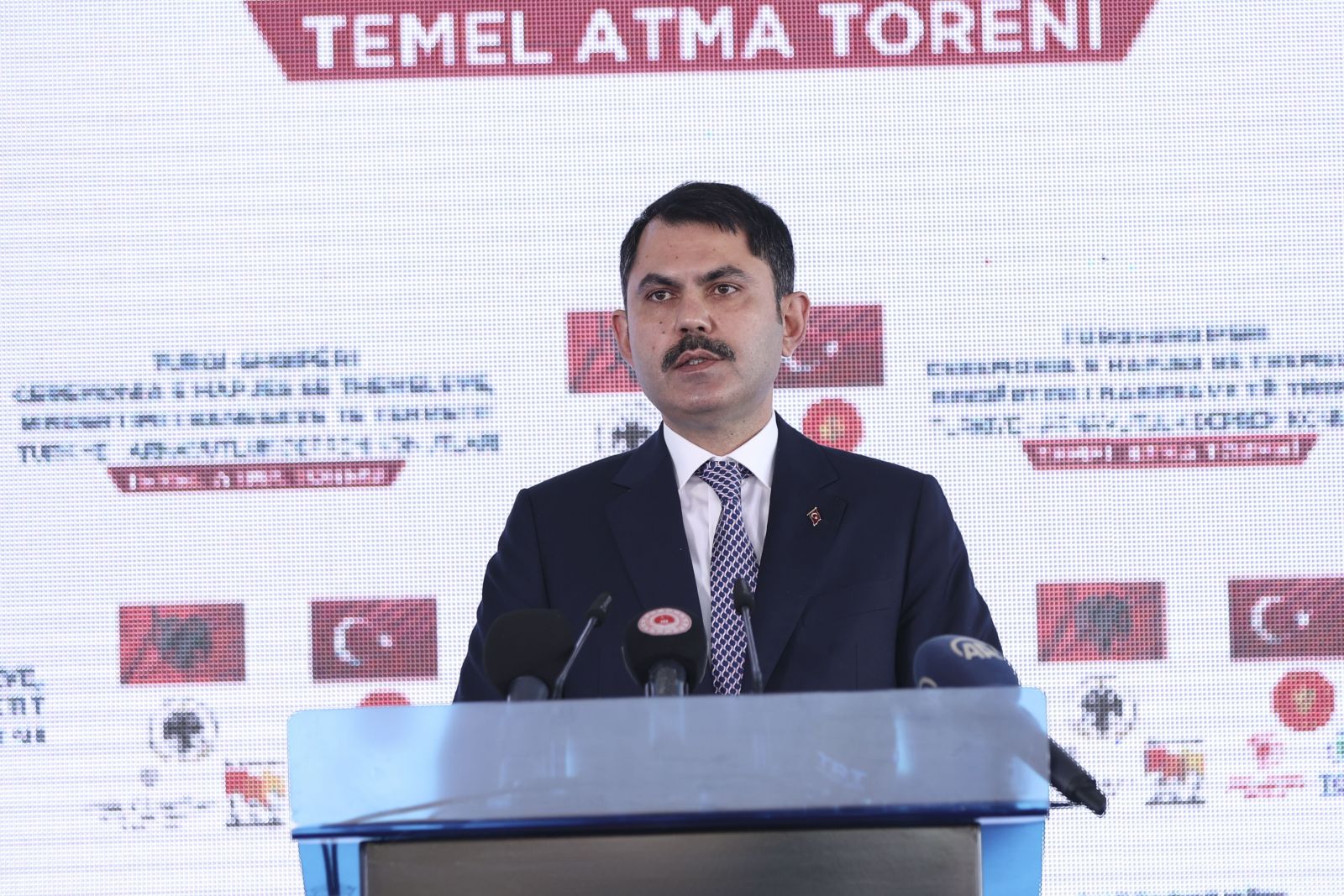 Arnavutluk'a deprem konutları yapıyoruz