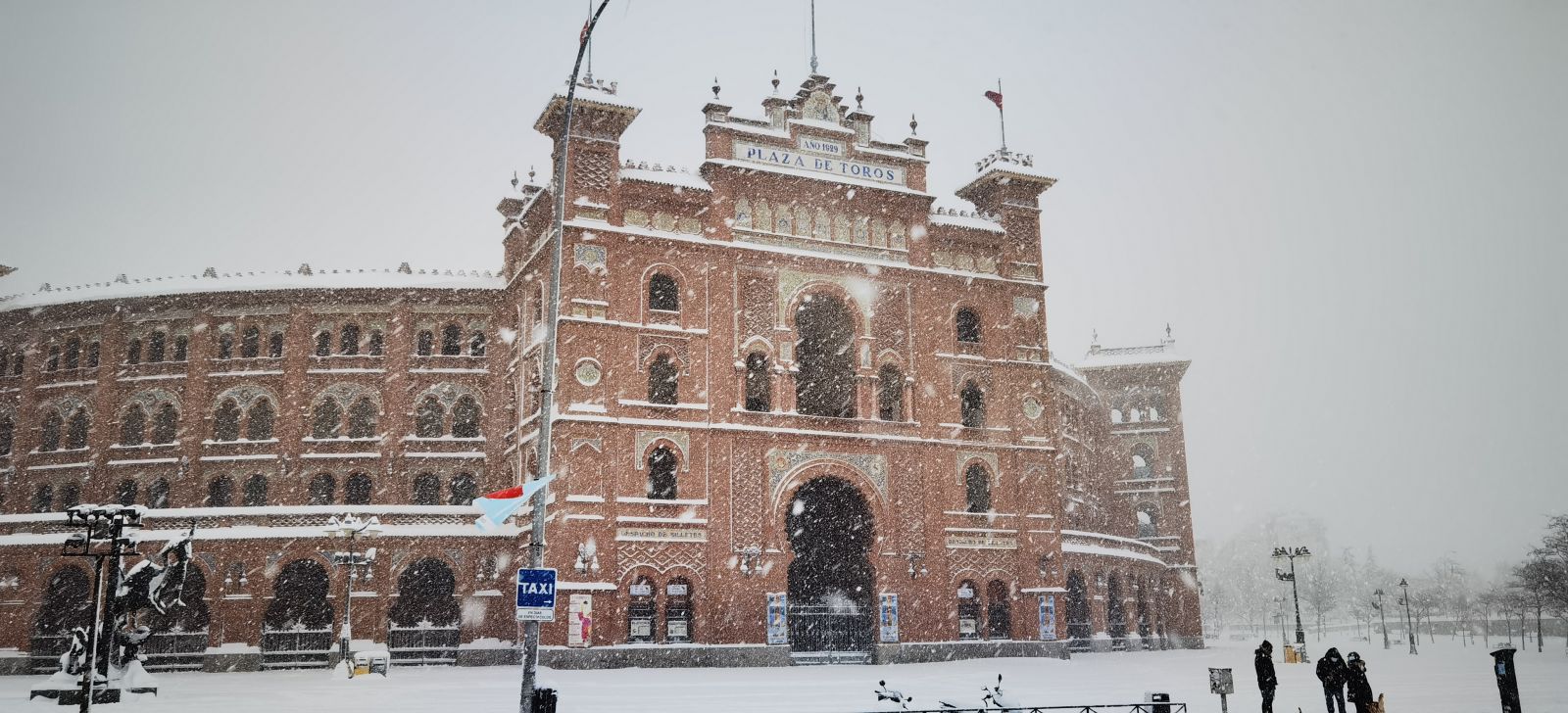 Kar fırtınası ülkeyi esir aldı: İspanya'da hayat durdu