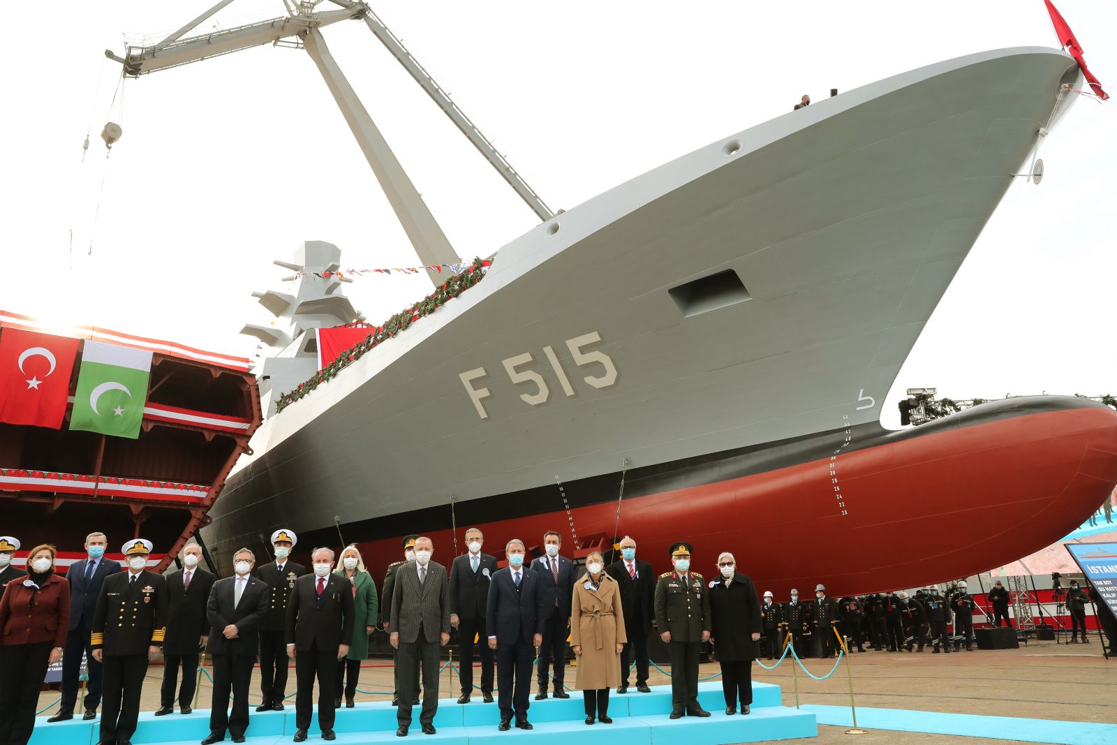 İlk yerli fırkateyn suyla buluştu