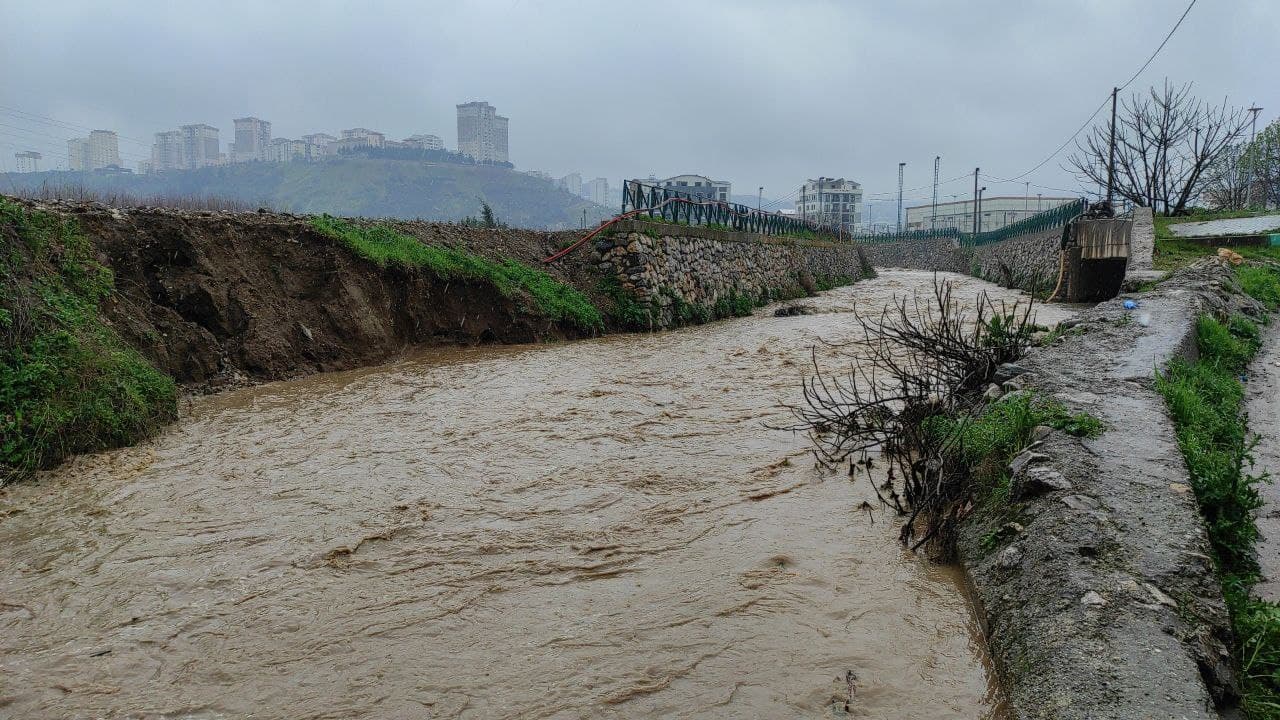 Bursa'da sağanak dereleri taşırdı