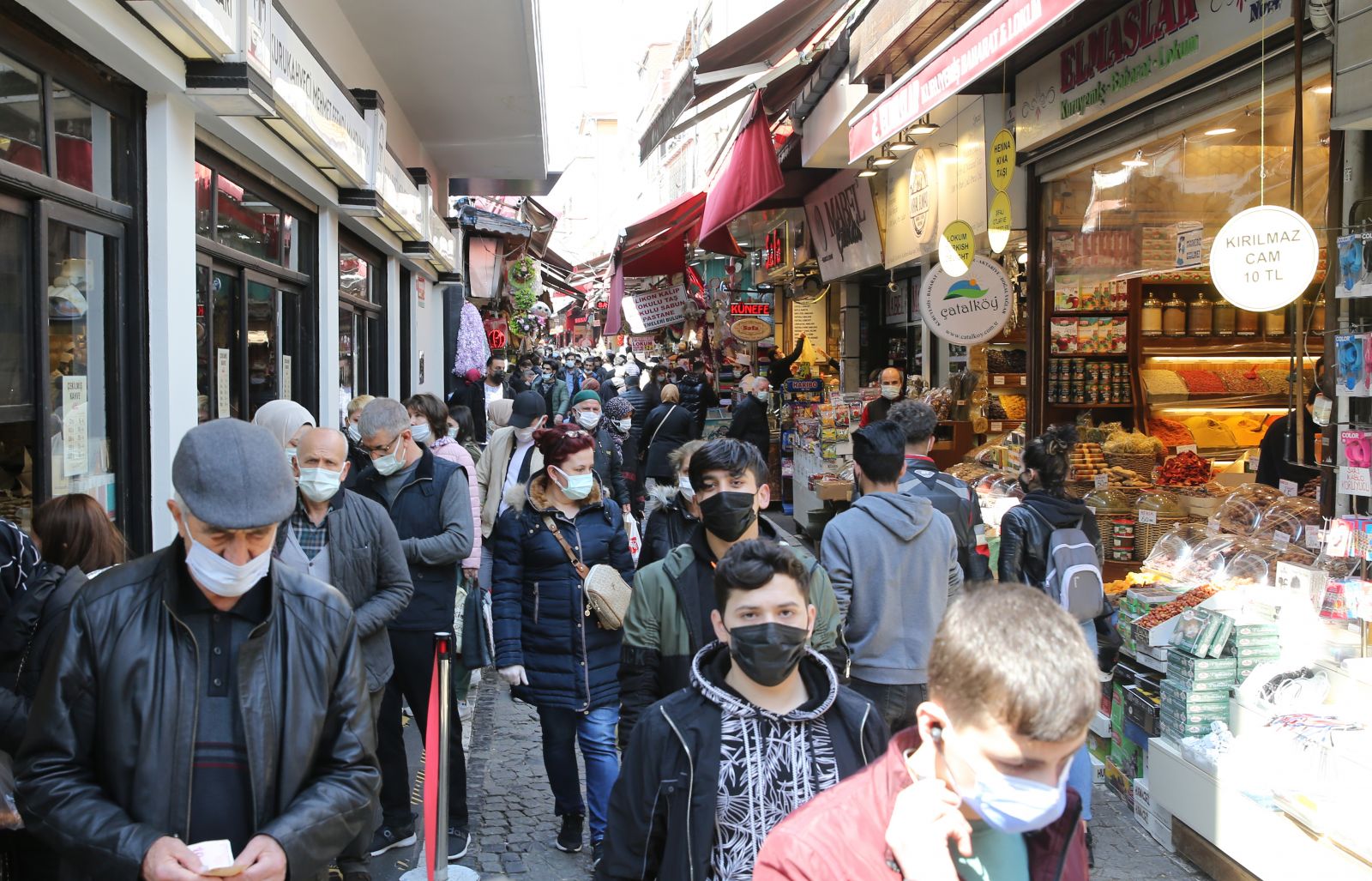 İstanbul'da alışveriş bölgelerinde Ramazan hareketliliği