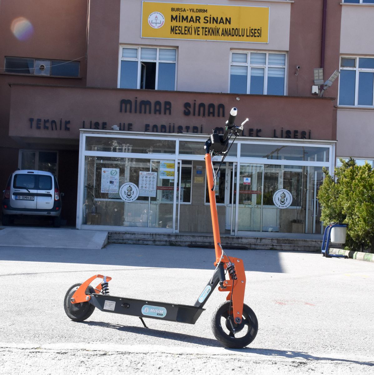 Bursa'da meslek lisesinde üretilen elektrikli scooter için siparişler gelmeye başladı Bursa'da meslek lisesinde üretilen elektrikli scooter için siparişler gelmeye başladı