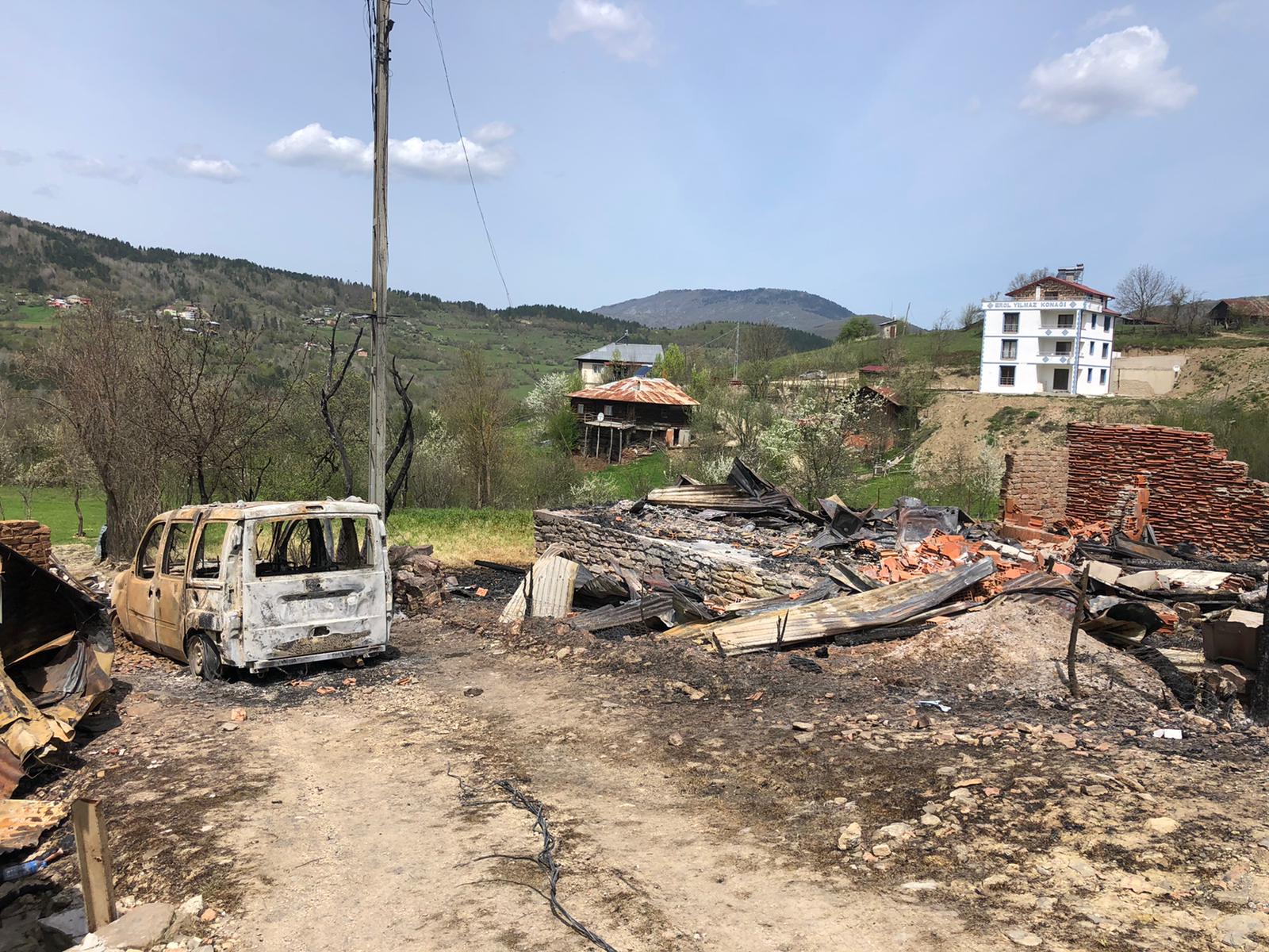 Kastamonu'daki yangında hayatını kaybeden anne ile kızının cenazeleri toprağa verildi