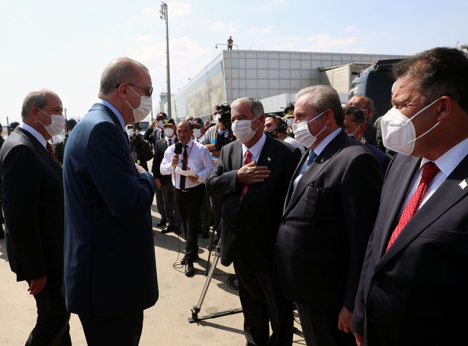 Cumhurbaşkanı Erdoğan KKTC'de! Resmi törenle karşılandı