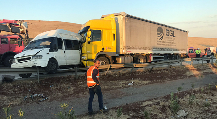 Gaziantep'te tır işçi sevisini biçti, 3 ölü 15 de yaralı var