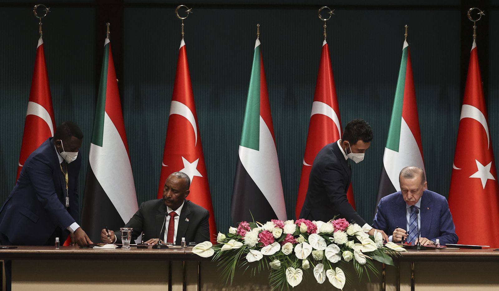 Türkiye ile Sudan arasında 6 anlaşma! Erdoğan'dan basın toplantısında 'işbirliği' ve destek mesajı